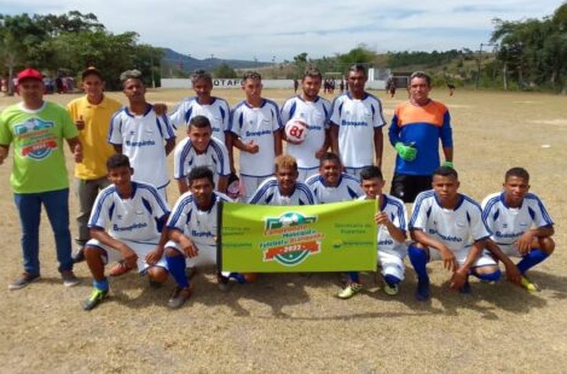 Atletas se reúnem na abertura do Campeonato Municipal de Futebol de Branquinha