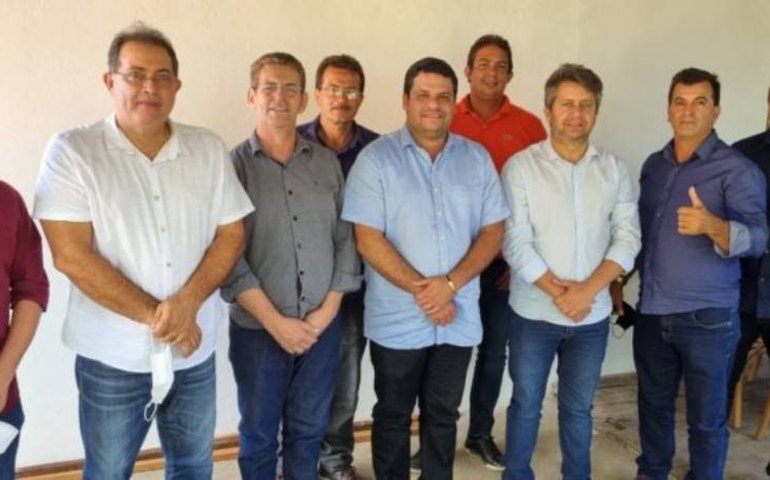 MESTRE DAS COLIGAÇÕES – Adeilson Bezerra prepara terreno para o Pros eleger um deputado federal