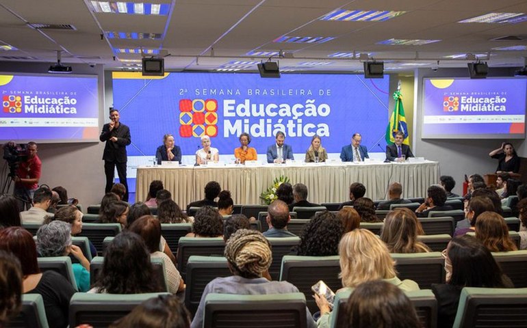 Com educação midiática, estudantes são aliados no combate a fake news