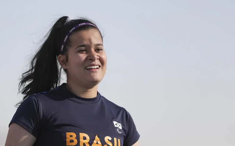Verônica Hipólito é bronze no GP de atletismo paralímpico de Dubai