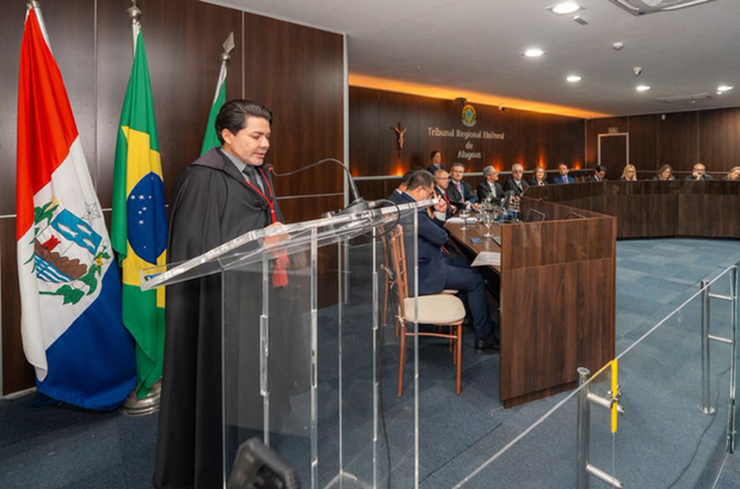 Juiz Hélio Pinheiro toma posse como desembargador eleitoral do TRE/AL
