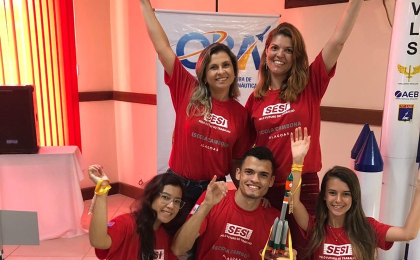 Alunos da Escola Sesi Cambona ganham troféu na Mostra Brasileira de Foguetes