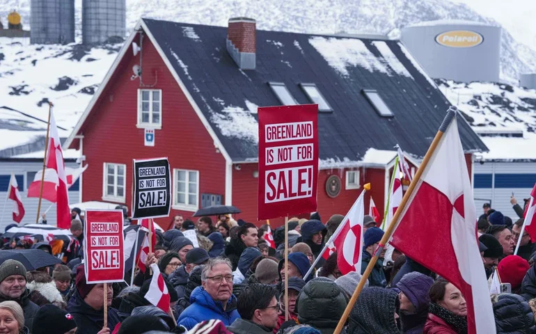 Nova pesquisa da AP-NORC revela fragilidade política em Trump sobre a Groenlândia.
