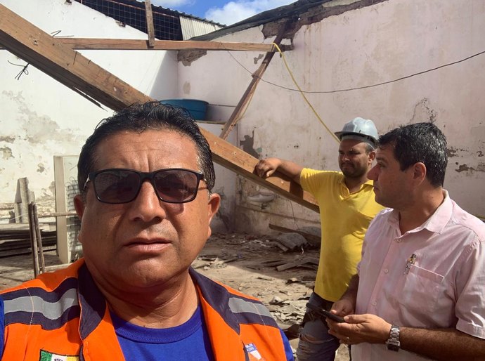 Farmácia de Palmeira inicia desmontagem de estrutura com risco de colapso após ação da prefeitura