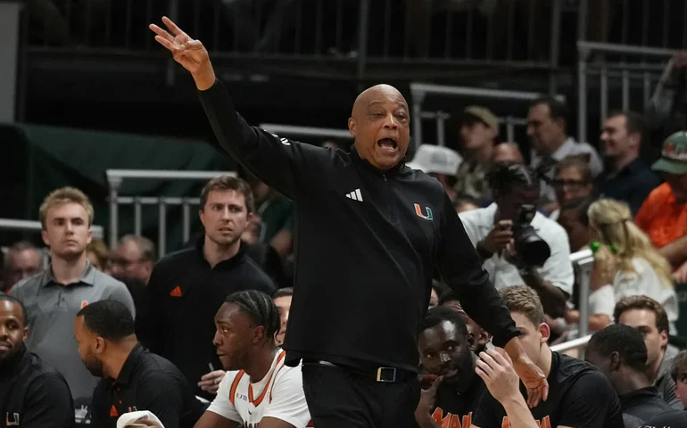 Bill Courtney, assistente técnico do Temple e ex-técnico do Cornell, morre aos 55 anos