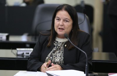 Deputada Fátima Canuto solicita serviço de limpeza em margens de rodovias