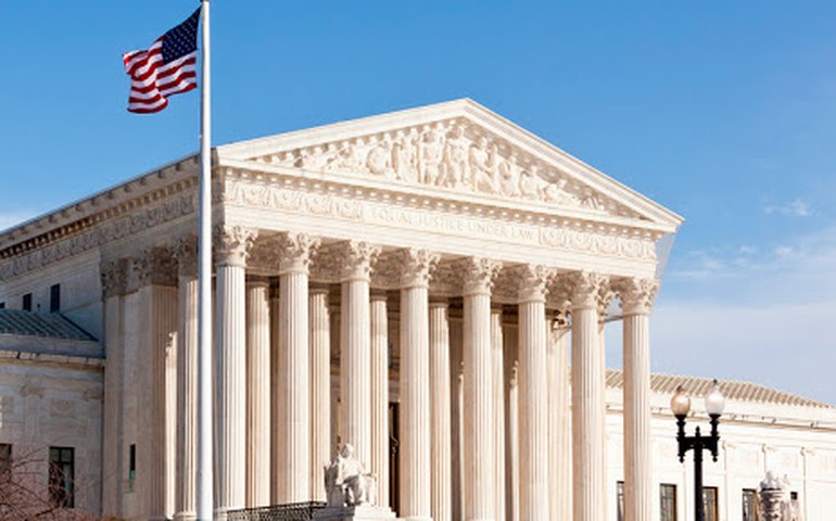 Suprema Corte impede NY de restringir templos religiosos para conter covid-19