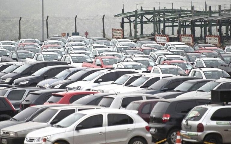 Confiança da indústria brasileira recua em novembro, aponta FGV