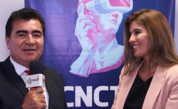 Valtenor Leoncio entrevissta a secretária Giselly Siqueira