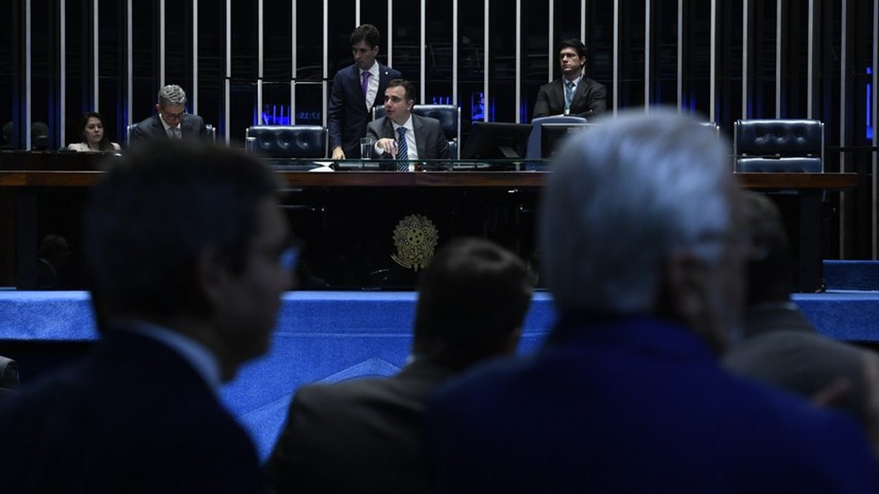 Plenário confirma indicado para embaixada na França