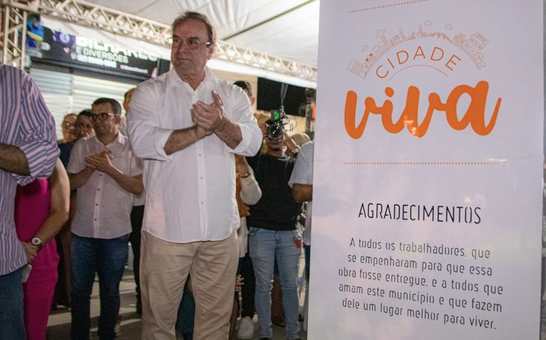 Prefeito Luciano entrega espaço de convívio urbano e anuncia conclusão de ginásio poliesportivo no Planalto