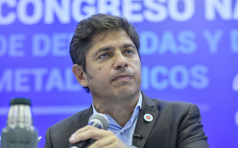 Na Argentina, Axel Kicillof desponta como potencial líder do Peronismo, após derrota de Milei