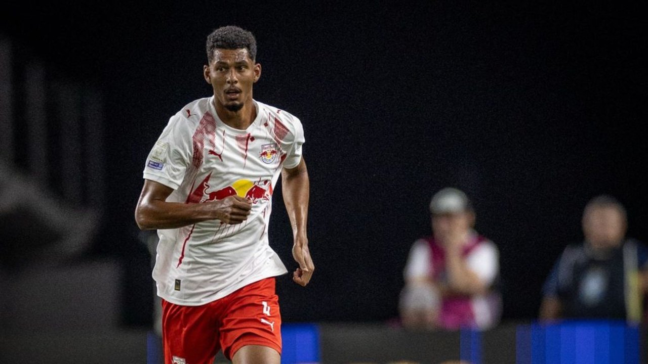 Zagueiro do Red Bull Bragantino, Alix Vinícius pode atingir 200 jogos como profissional diante do Palmeiras