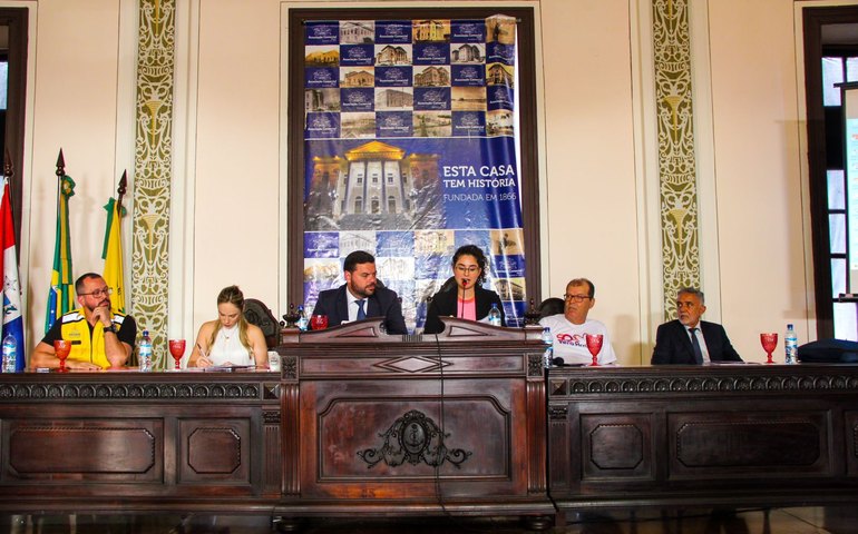 “Pensar mobilidade urbana é mais do que abrir vias” defende Teca Nelma em audiência pública sobre Corredor Vera Arruda