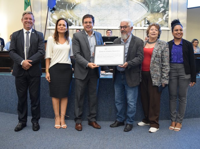 Assembleia Legislativa homenageia professor Emerson Soares com título de Cidadão Alagoano