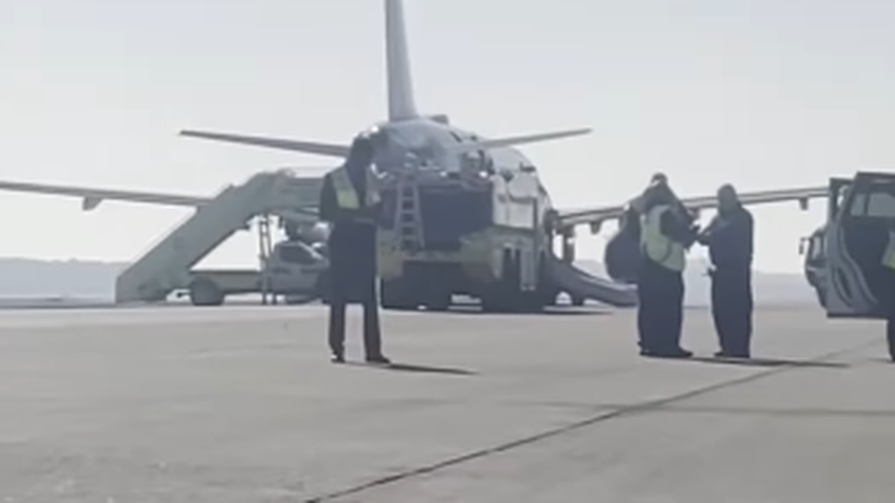 Motor pega fogo durante decolagem em Houston e passageiros são retirados às pressas de aeronave