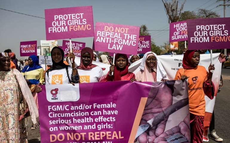Parlamento da Gâmbia derruba lei que suspenderia a proibição da mutilação genital feminina