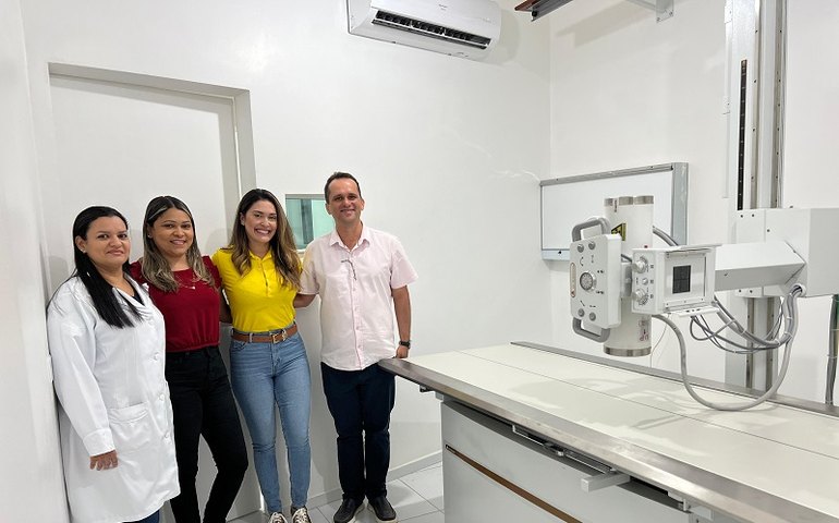 Prefeita Ângela Vanessa entrega Raio-X digital e São José da Laje é o primeiro município da região a obter moderno equipamento P