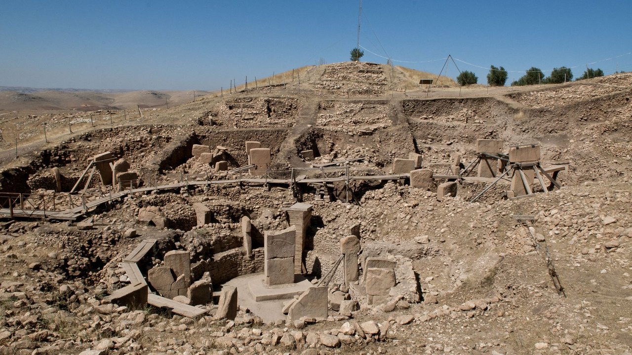 Desenterram na Turquia uma estatueta de 11 mil anos de um humano montando um leopardo (VÍDEO)