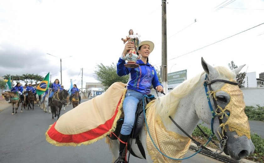 Cavalgada de Nossa Senhora do Bom Conselho transforma Arapiraca