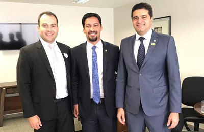 Secretário Jair Galvão discute projetos e pautas legislativas em Brasília 