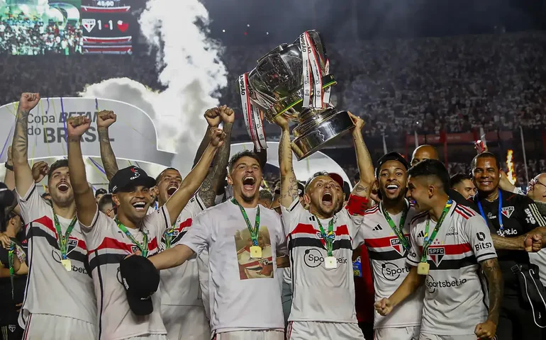 São Paulo divulga lista de inscritos para a Libertadores com jovens da base e reforços