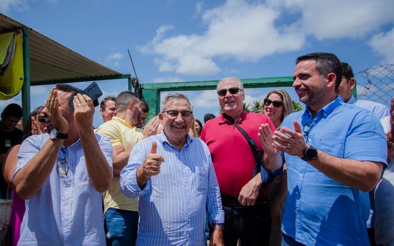 Paulo Dantas e Gilberto Carvalho visitam projetos de Economia Solidária em Piaçabuçu