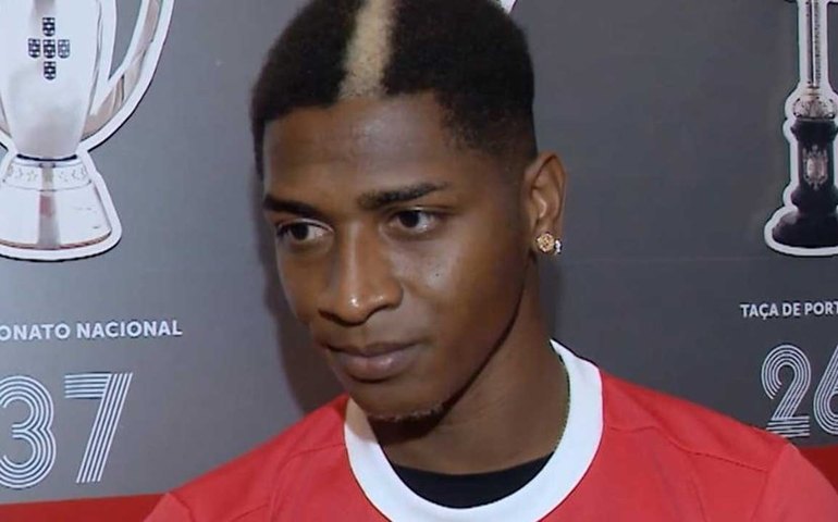 Após fim do empréstimo, Corinthians devolve Yony González para o Benfica