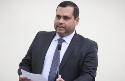Deputado Fernando Pereira alerta sobre prazo de funcionamento de abatedouro em Viçosa