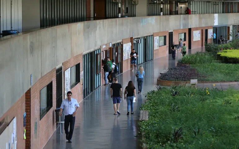 Painel mostra os anos de menor investimento em universidades federais