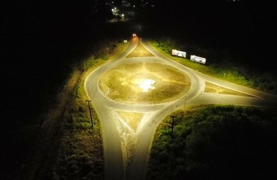 Iluminação da rotatória do Trevo da Paisa se torna realidade em Penedo