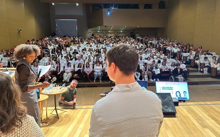Ao lado de Luiza Trajano, João Vitor emociona público como embaixador do 3º Encontro Nacional dos Expedicionários