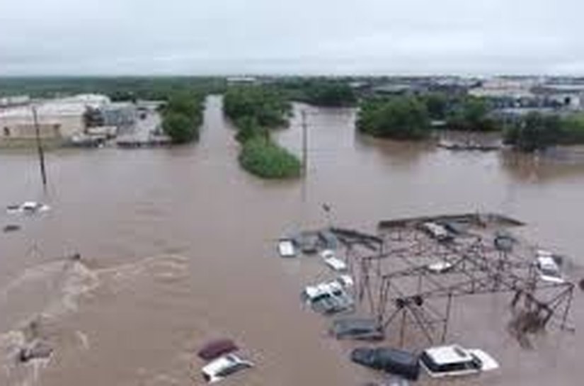 Chance de encontrar sobreviventes diminui em buscas no Texas; a falta de alerta de enchentes é real