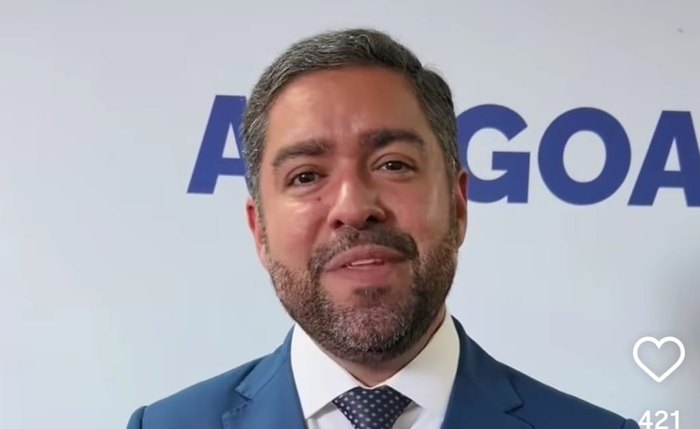 Prefeito João Victor durante a entrega do Selo Ouro Alfabetização, em Brasília