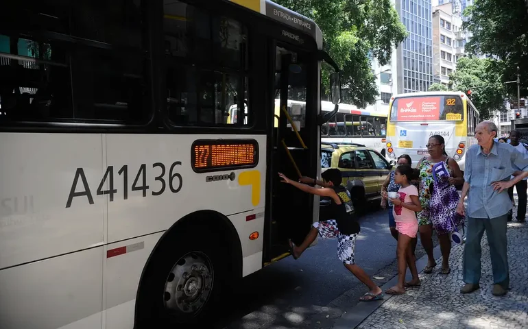 Prefeitura adia primeira licitação para renovar frota de ônibus no Rio