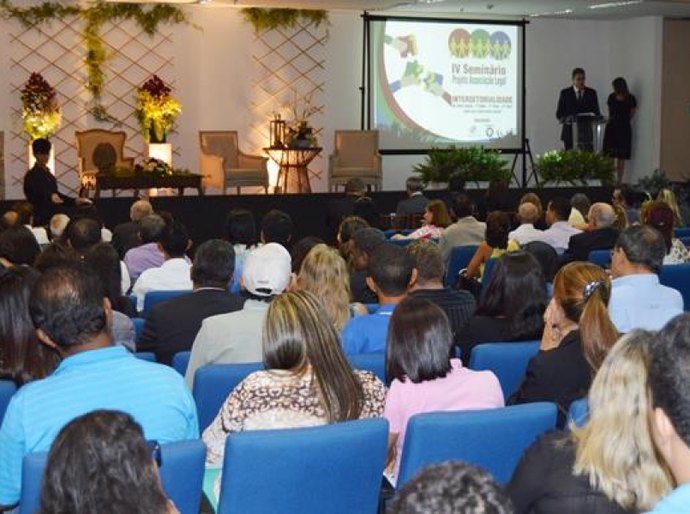 Apenas Alagoas e mais seis estados garantem pagamento do 13º salário