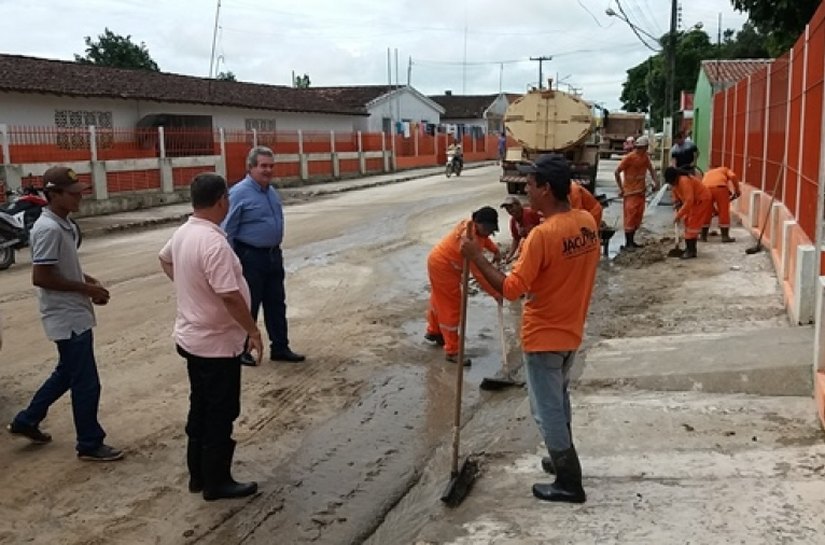 Após chuvas, município de Jacuípe recebe equipes do governo de Alagoas