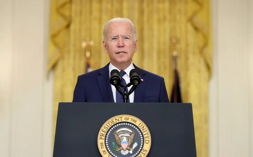 Biden relembra Holocausto com discurso duro contra retórica de ódio nos campi universitários: 'Não somos um país sem lei'