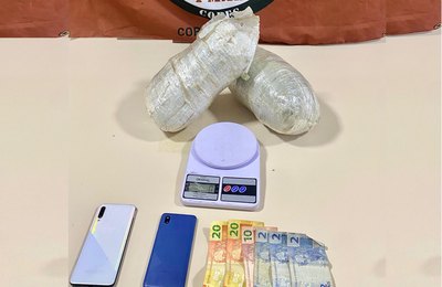 PM apreende drogas e simulacro de pistola durante abordagens em Delmiro Gouveia e Arapiraca