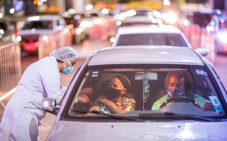 Corujão: Prefeito JHC anuncia vacinação 24 horas para idosos com 60 anos ou mais