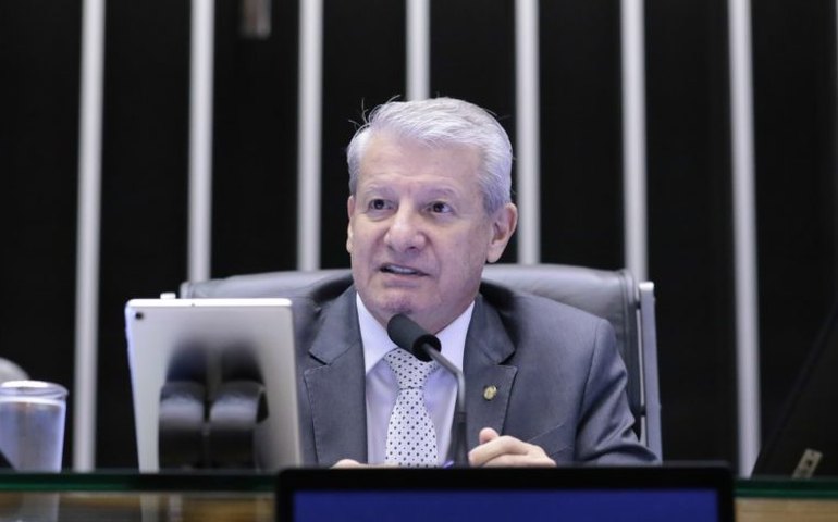 Comissão debate uso da protonterapia no tratamento de câncer