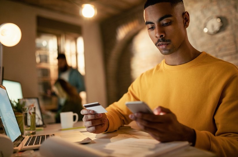 Acesso a app de instituições financeiras cresce 10,3% em Alagoas, aponta IBGE