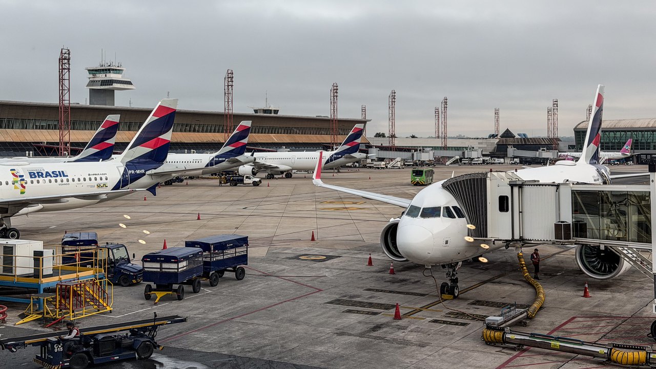 Anvisa atualiza regras de segurança sanitária para aviões e aeroportos