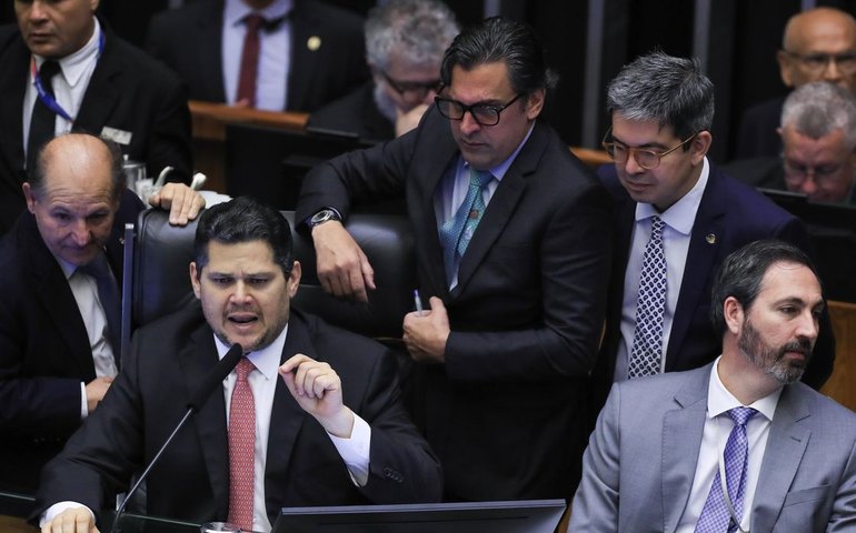 Sessão conjunta do Congresso derruba 11 vetos do presidente Lula