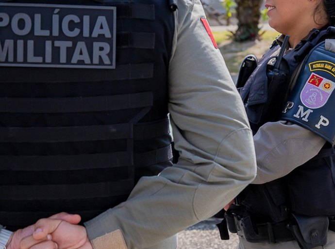 Polícia Militar desarticula refinaria de cocaína e prende casal no bairro do Santos Dumont