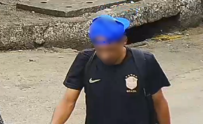 Identificação ocorreu por meio do sistema de reconhecimento facial instalado no totem de segurança Identificação ocorreu por meio do sistema de reconhecimento facial instalado no totem de segurança