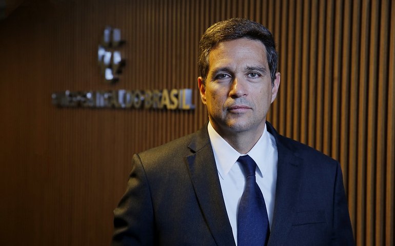 Campos Neto recebe prêmio BandNews Marcas Mais Admiradas para o Pix