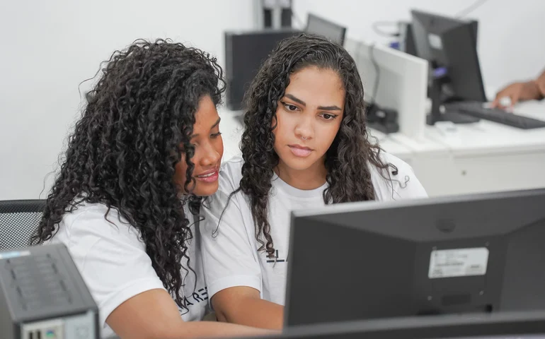 Casa Marina prorroga inscrições para cursos gratuitos de Moda e Cultura Digital para mulheres em Belo Horizonte