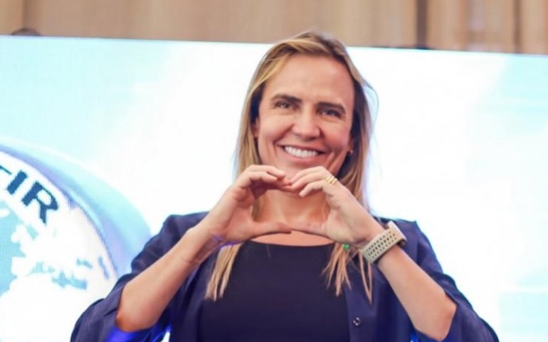 Celina Leão assume governo no DF, afasta ligação com caso Master e promete 'respostas' sobre BRB
