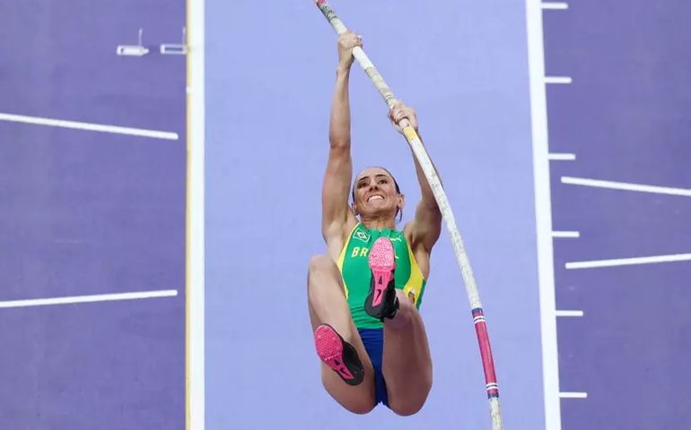 Brasileira fará salto com vara na fronteira Itália-Eslovênia